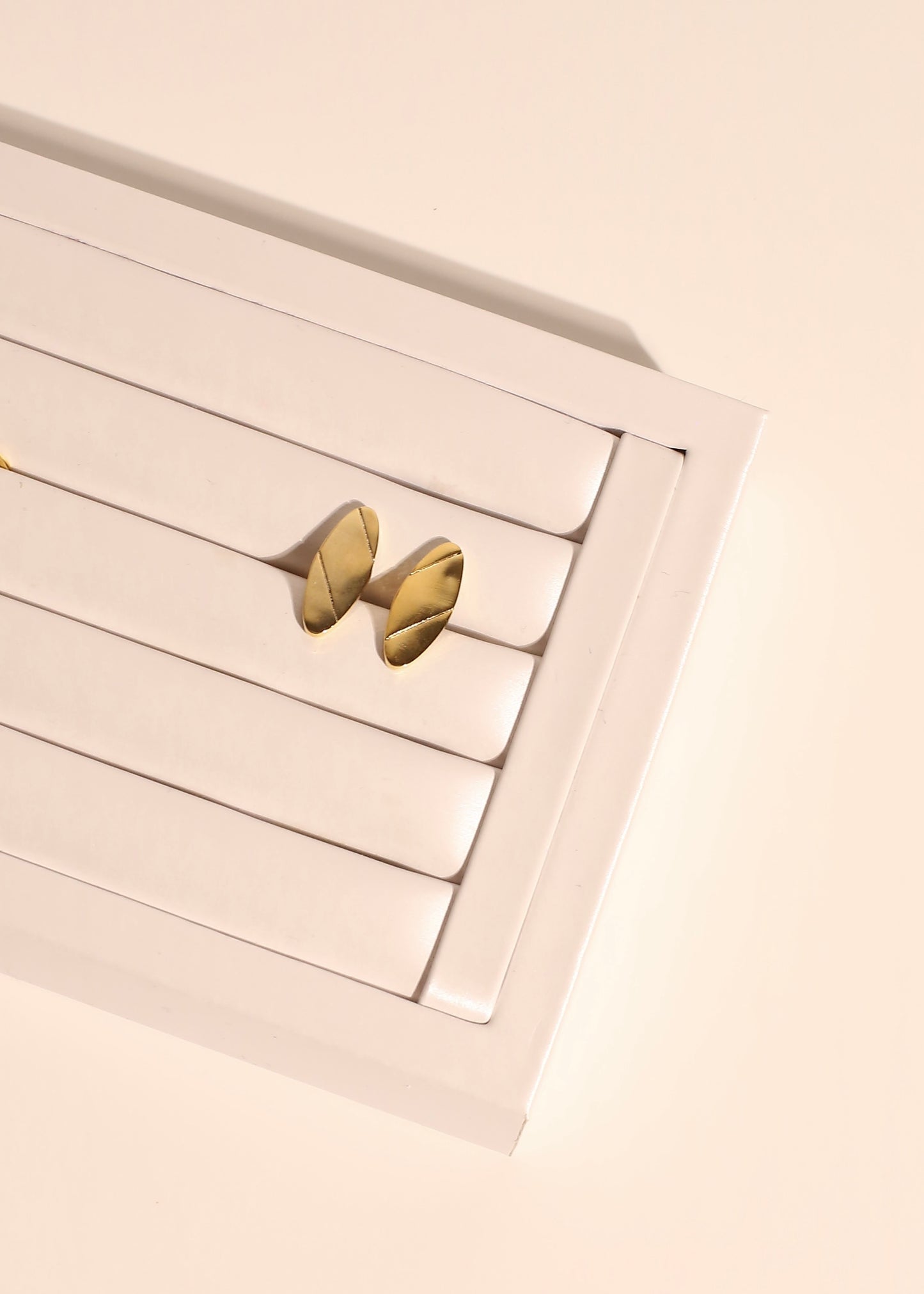 BAGUETTE stud