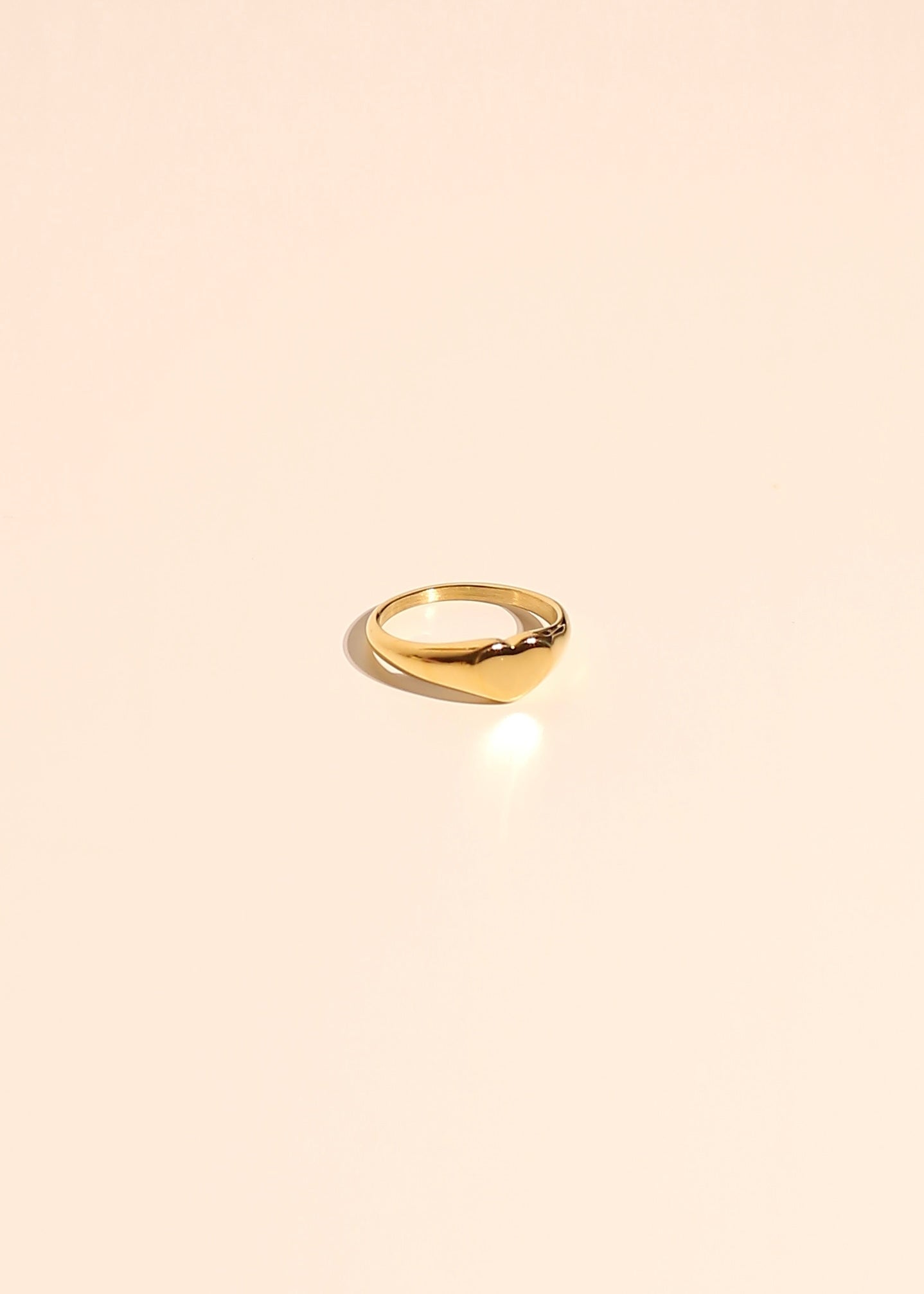 HEART SIGNET engravable ring (8mm)