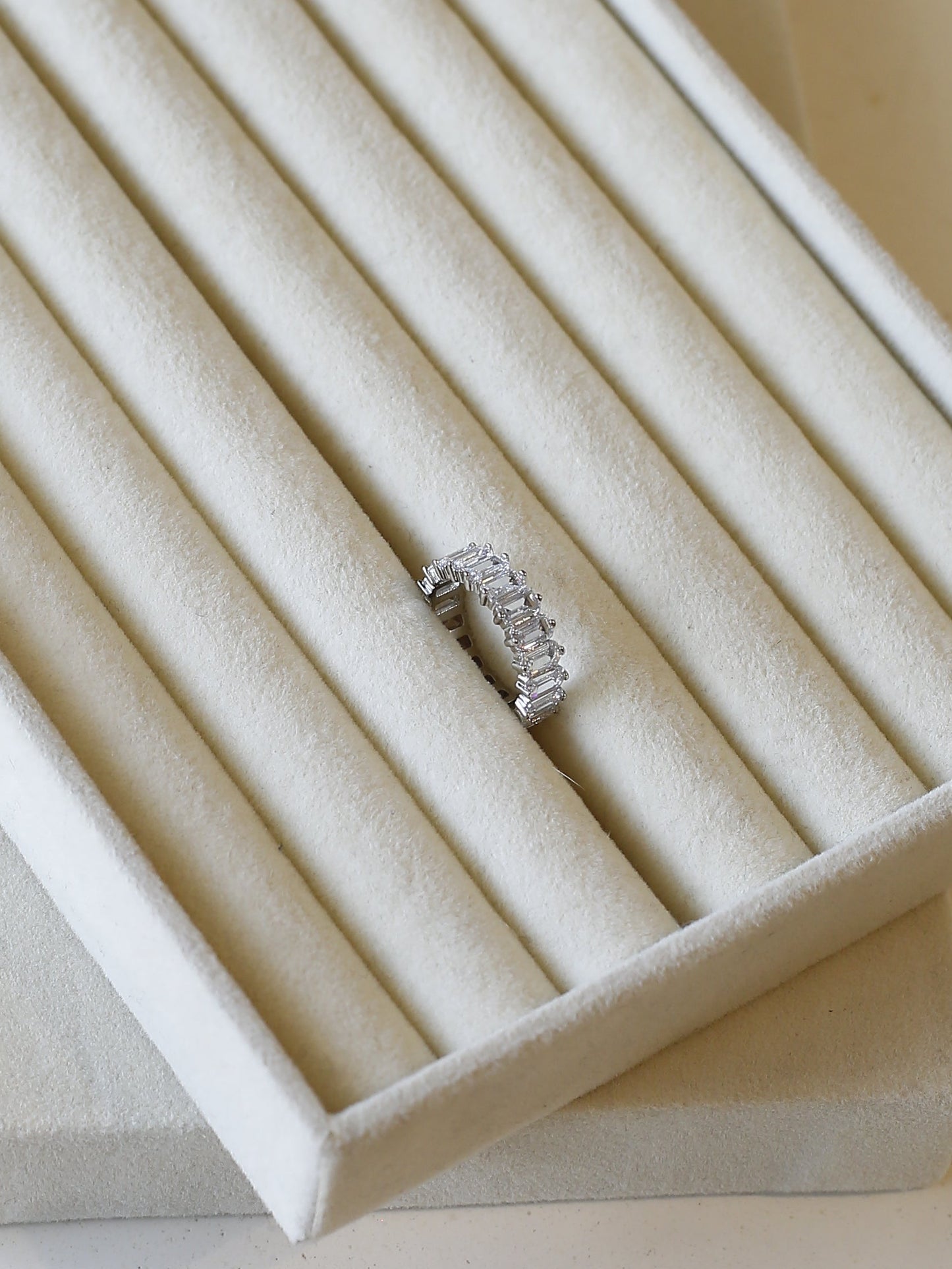 BAGUETTE ring