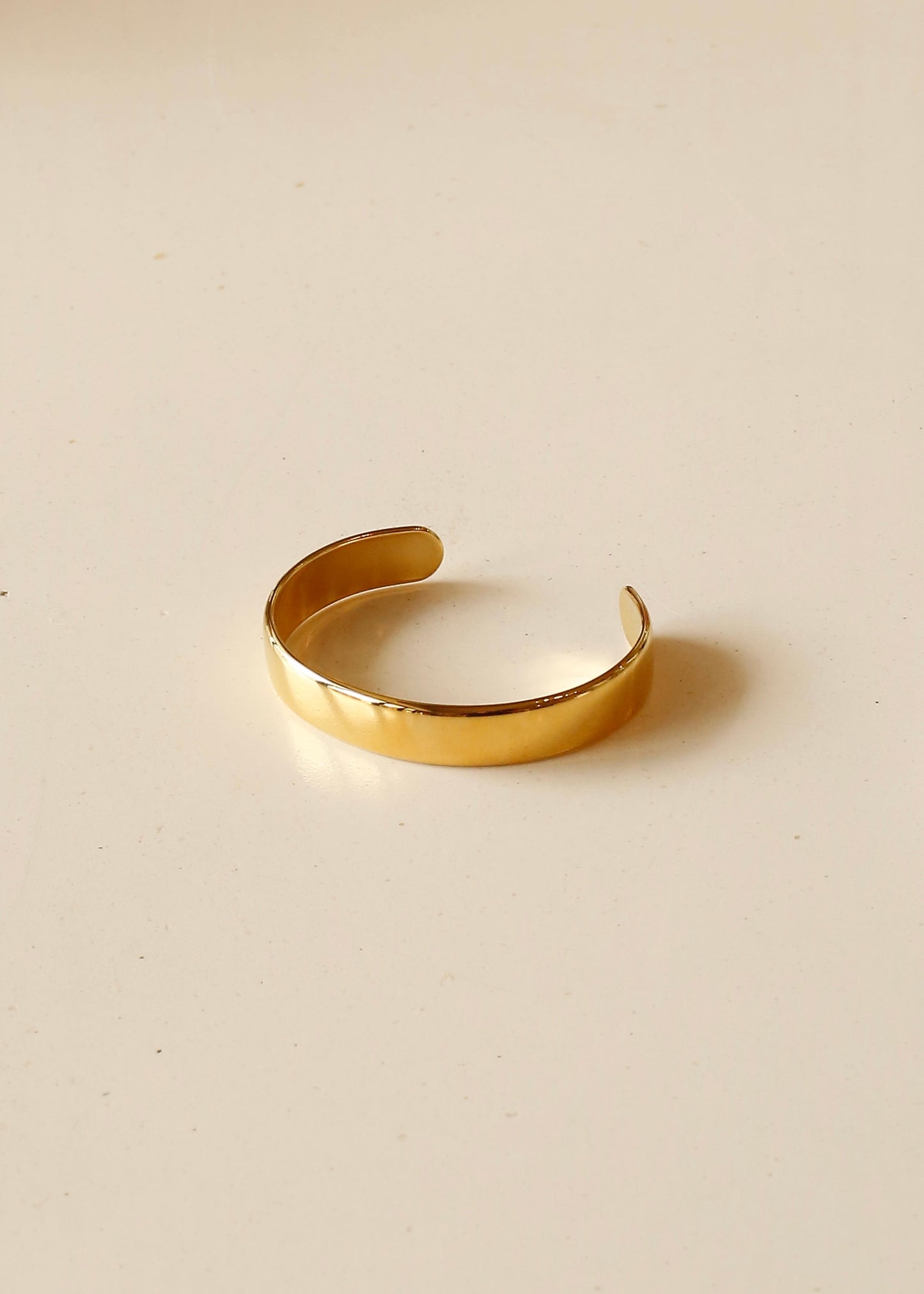 SLEEVE thick stainless steel bangle
