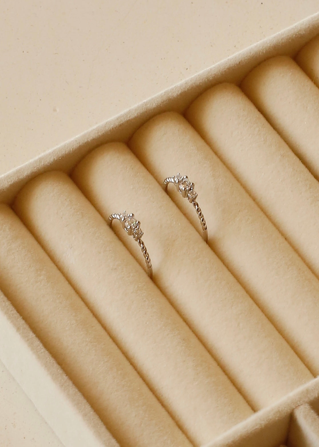 THREESTONE engagement ring