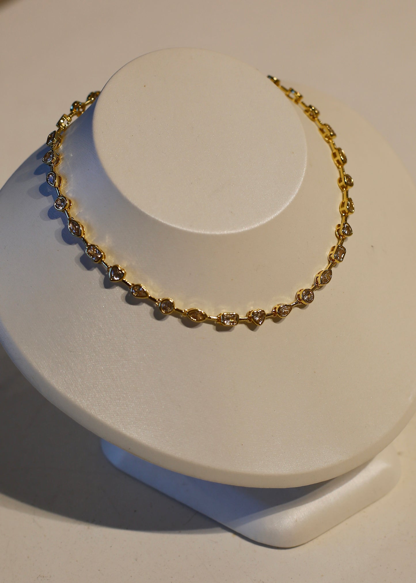 BEZELCUT choker