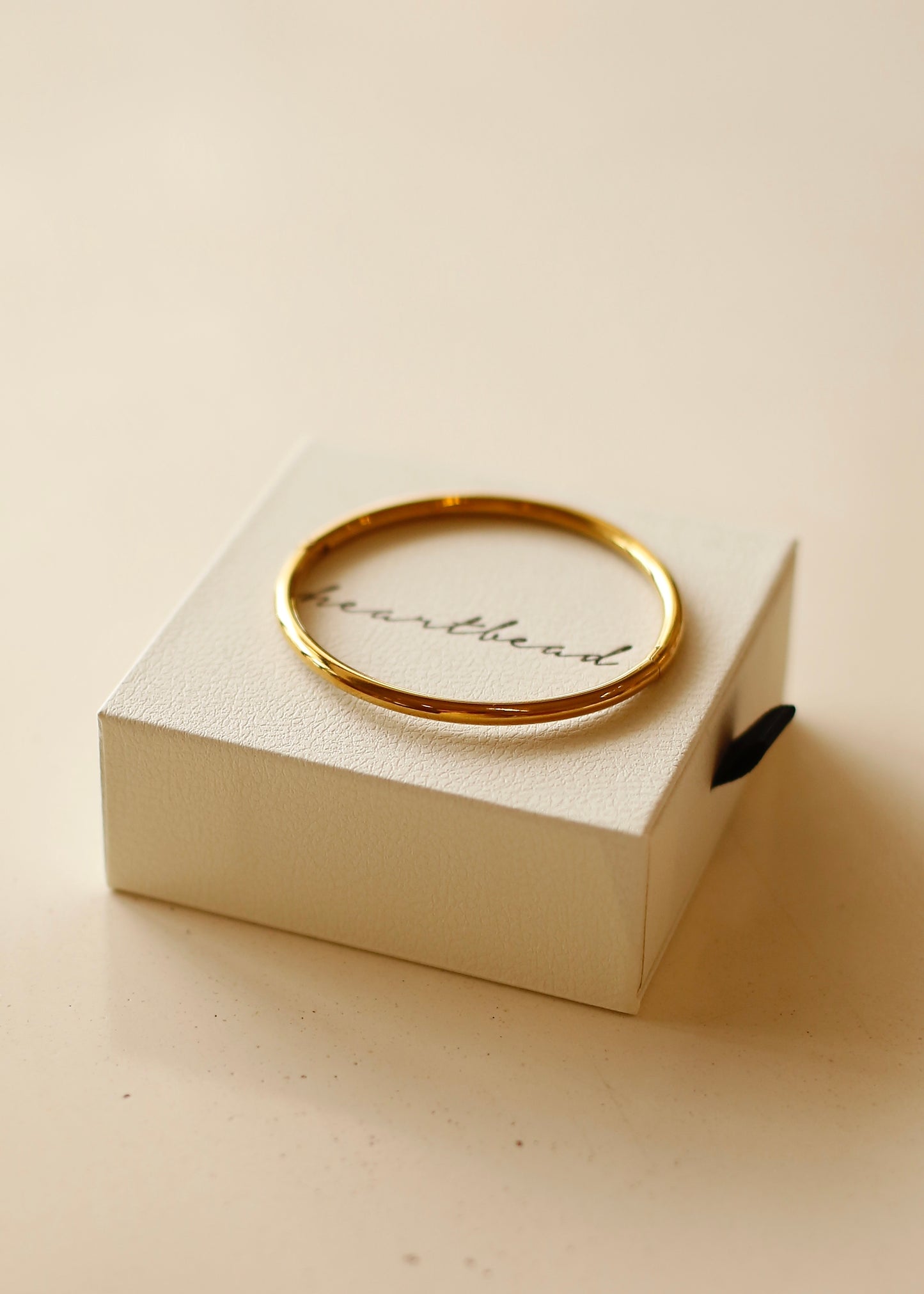 ROUND stainless steel bangle