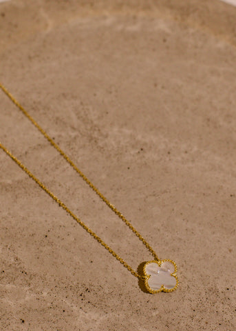 MILLIE (white) clover necklace