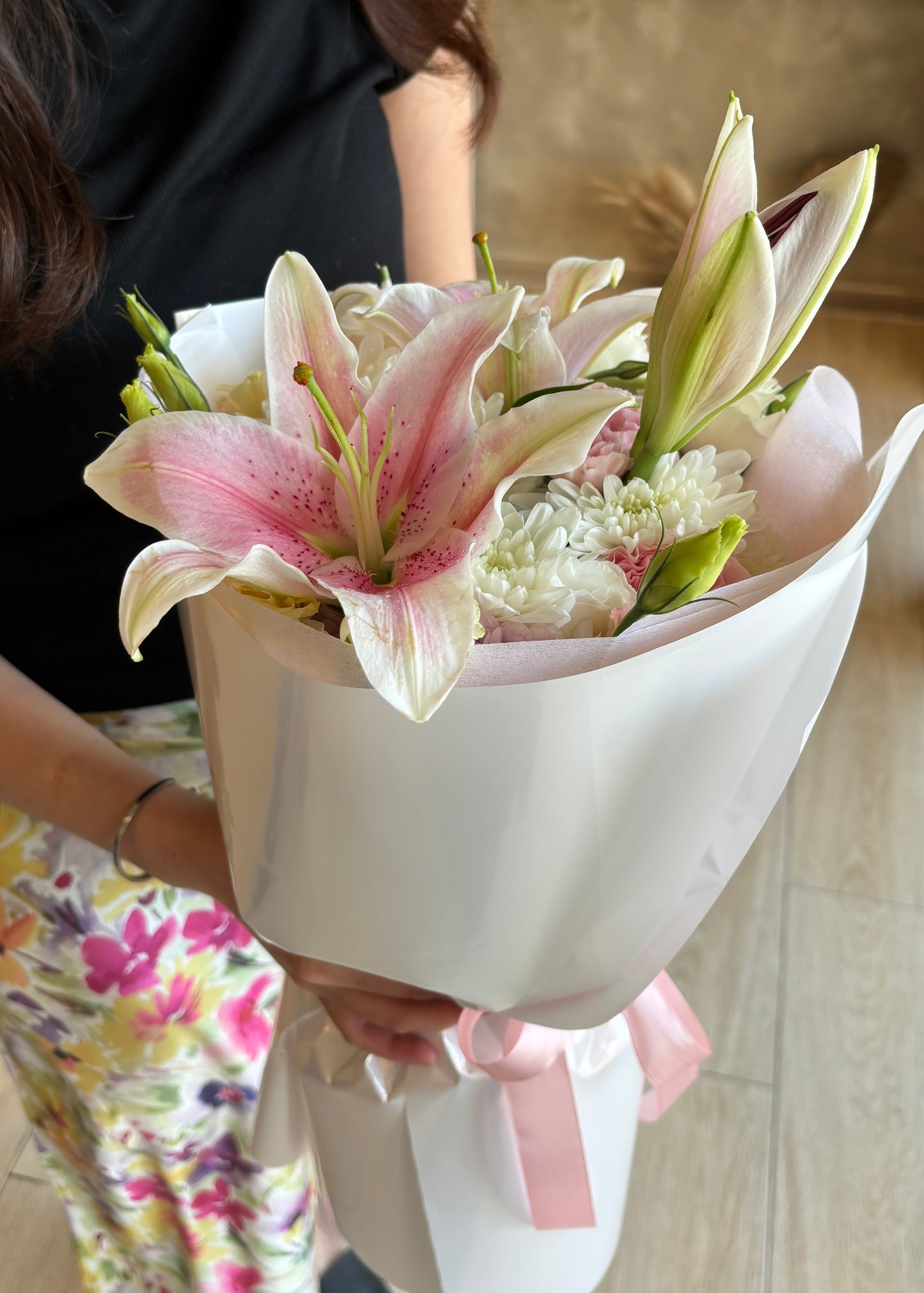 SPRINGBLUSH in white wrapping bouquet