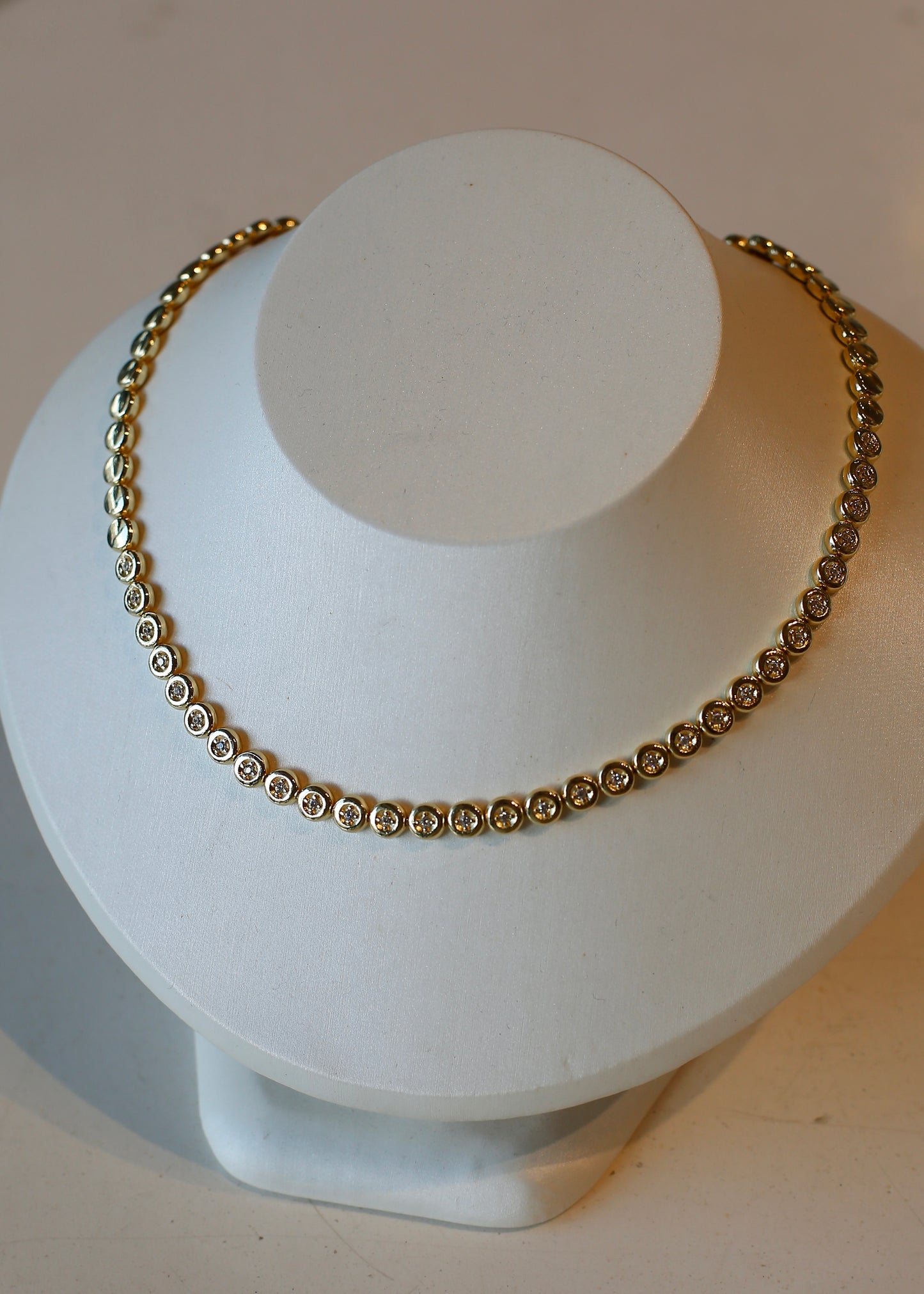 MICROPAVE tennis choker