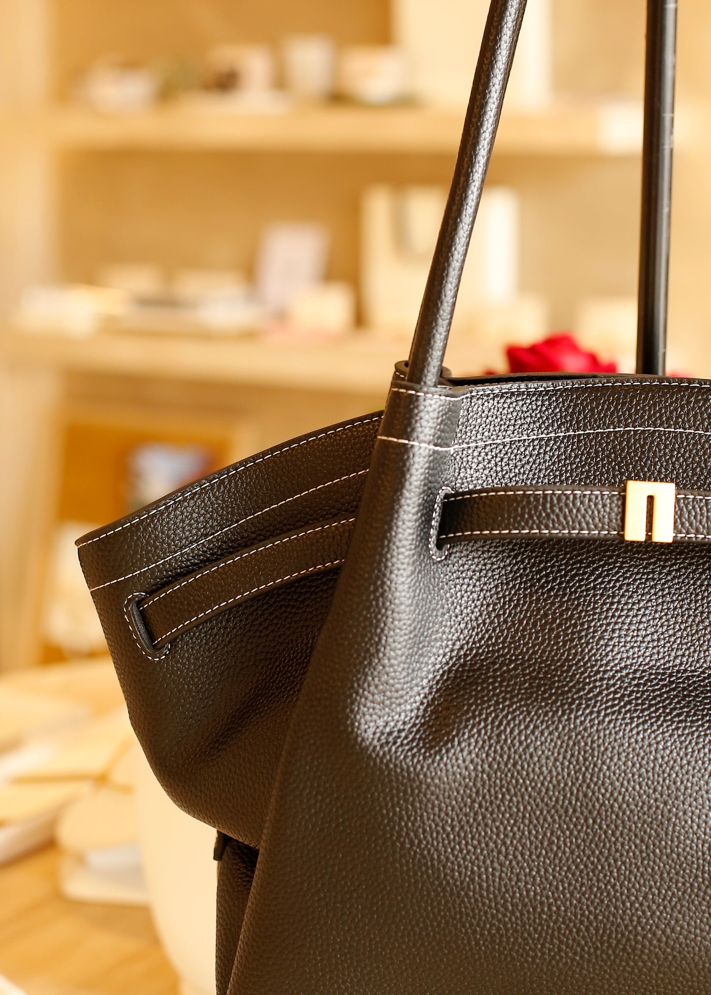 HANA medium black pebbled bag