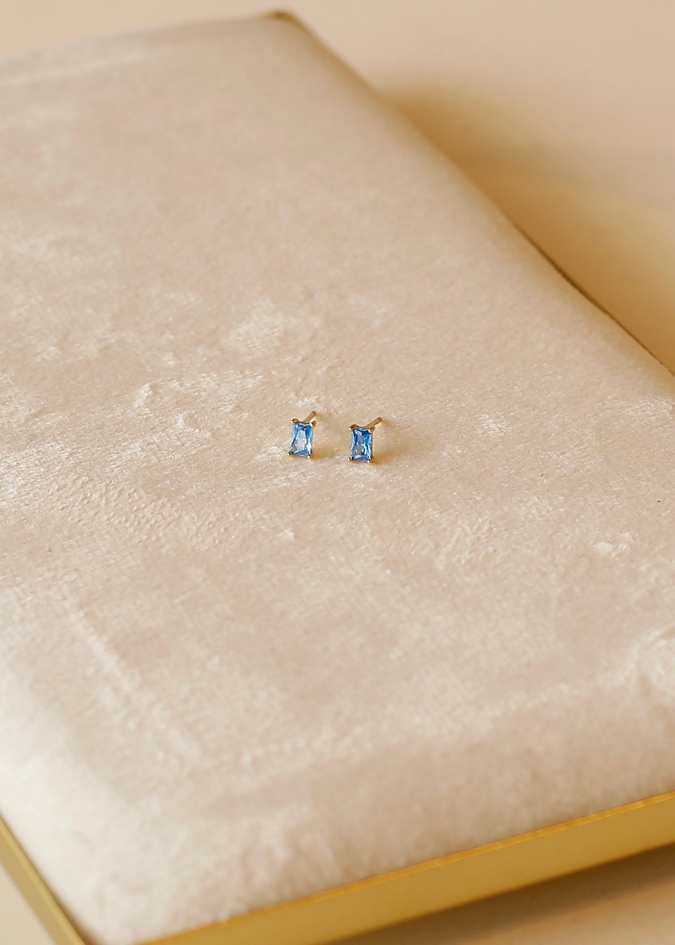 BIRTHSTONE SQUARE studs