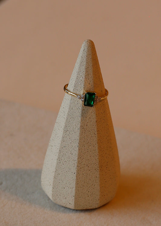 EMERALD square ring