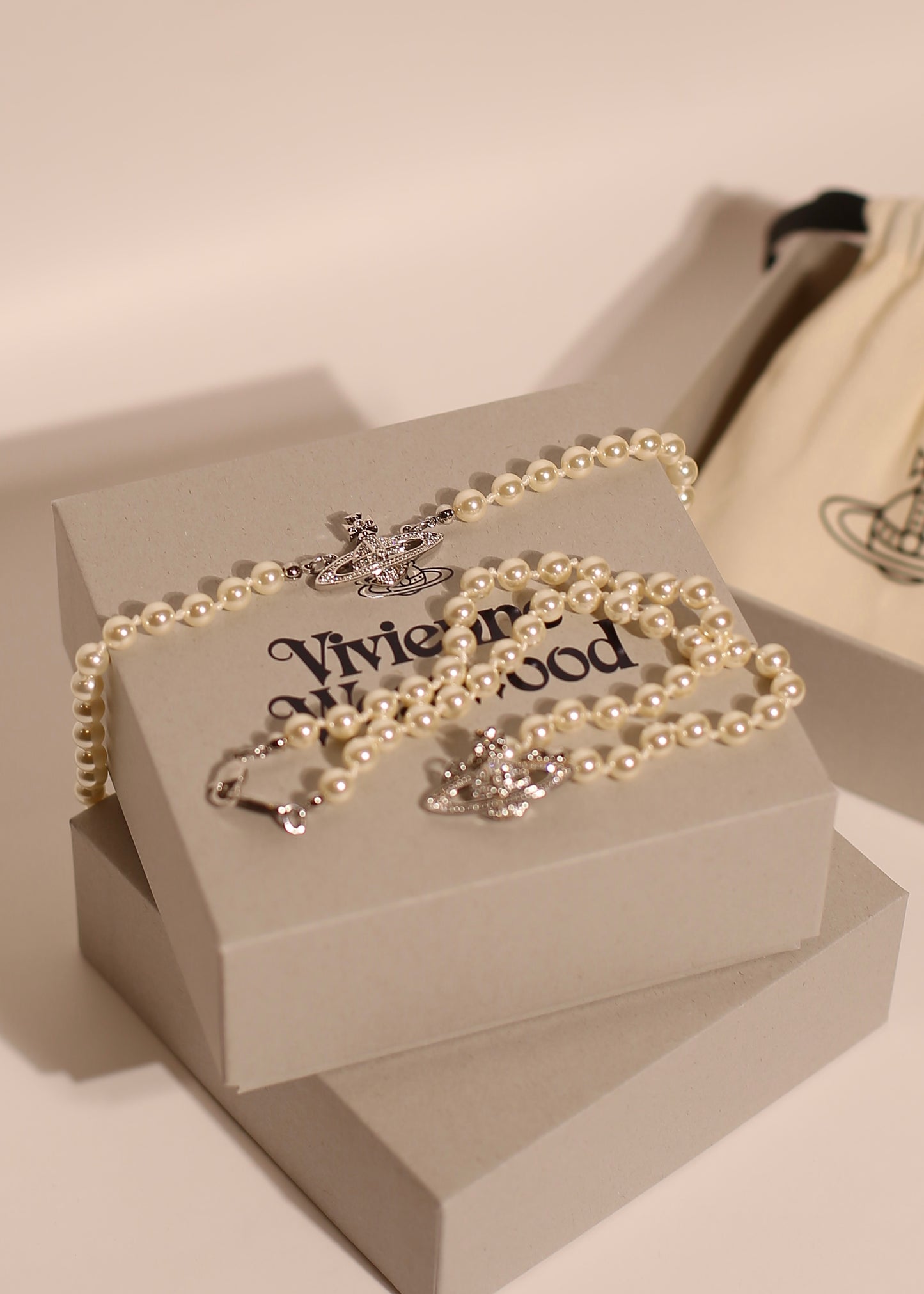 VIVIENNE WESTWOOD Mini Bas Relief pearl choker