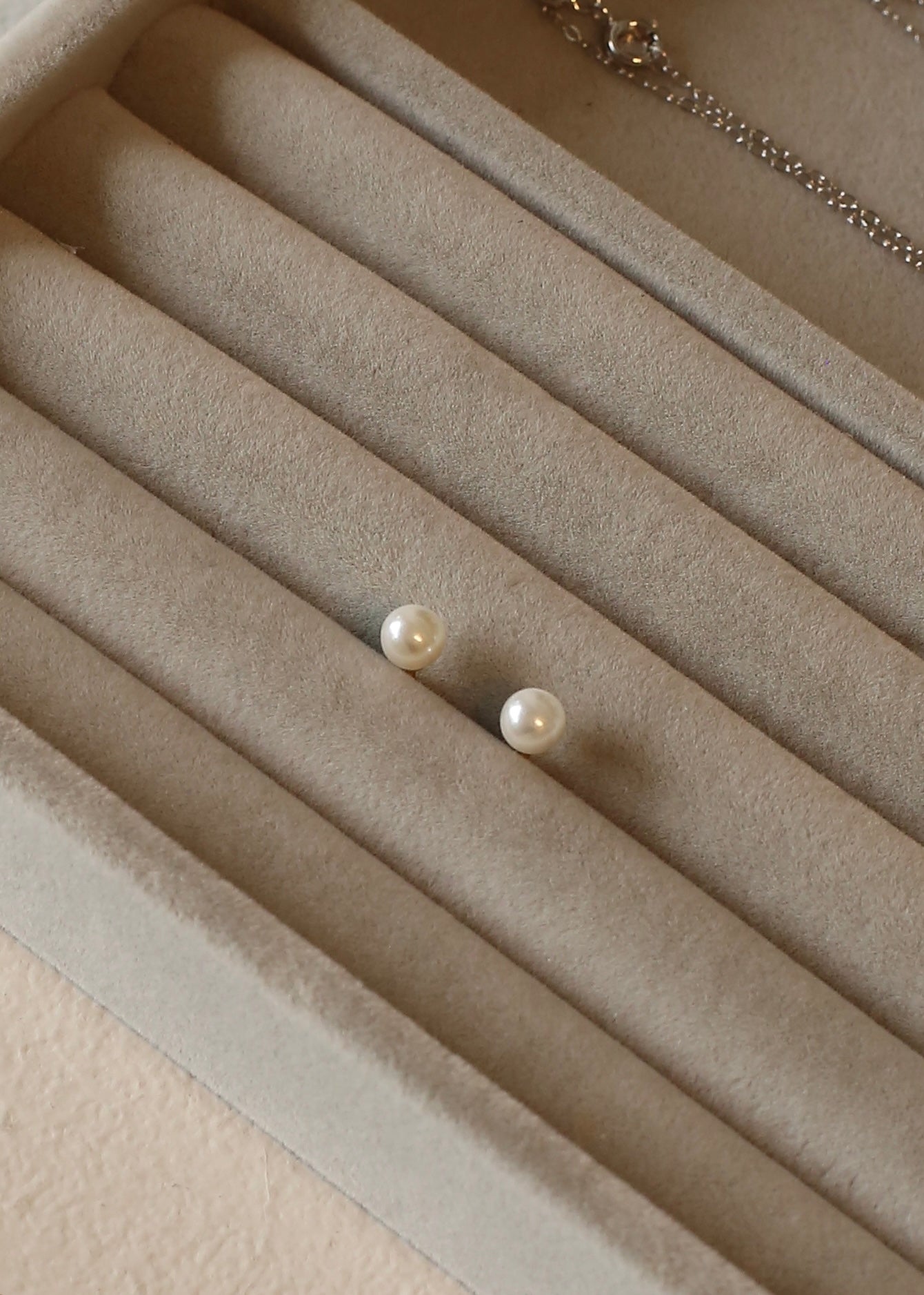 FRESHWATER PEARL sterling silver stud