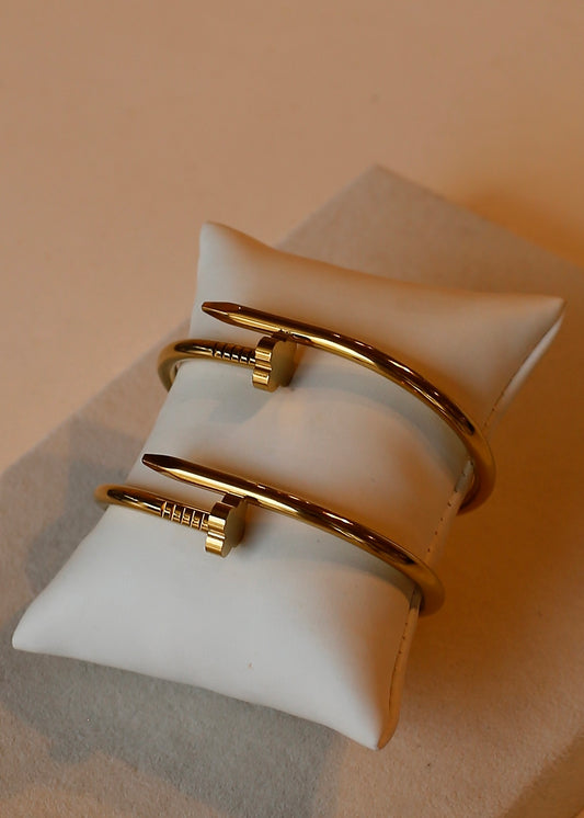 Nail bangle