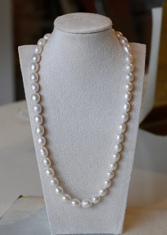 FRESHWATER PEARL necklace