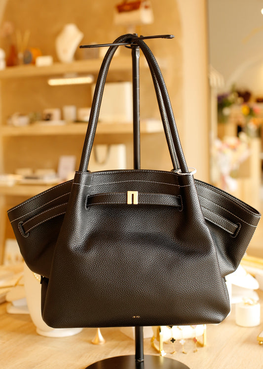 HANA medium black pebbled bag