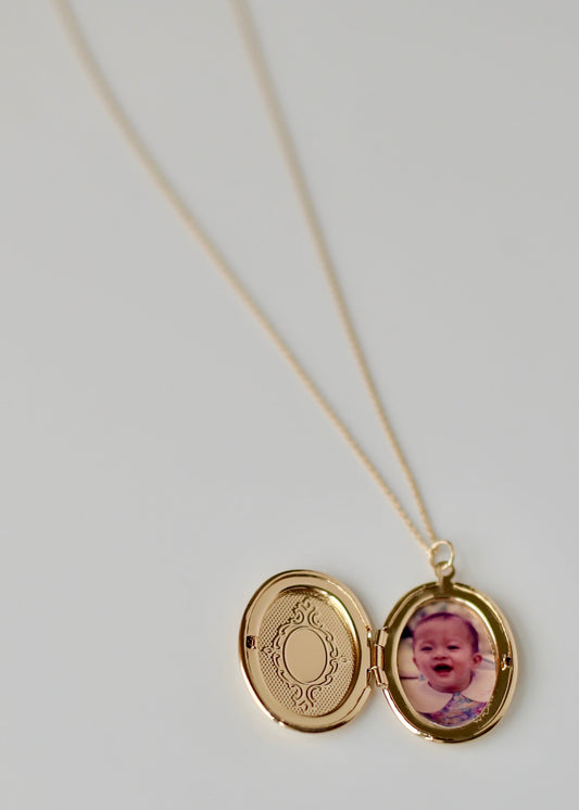 OVAL LOCKET necklace