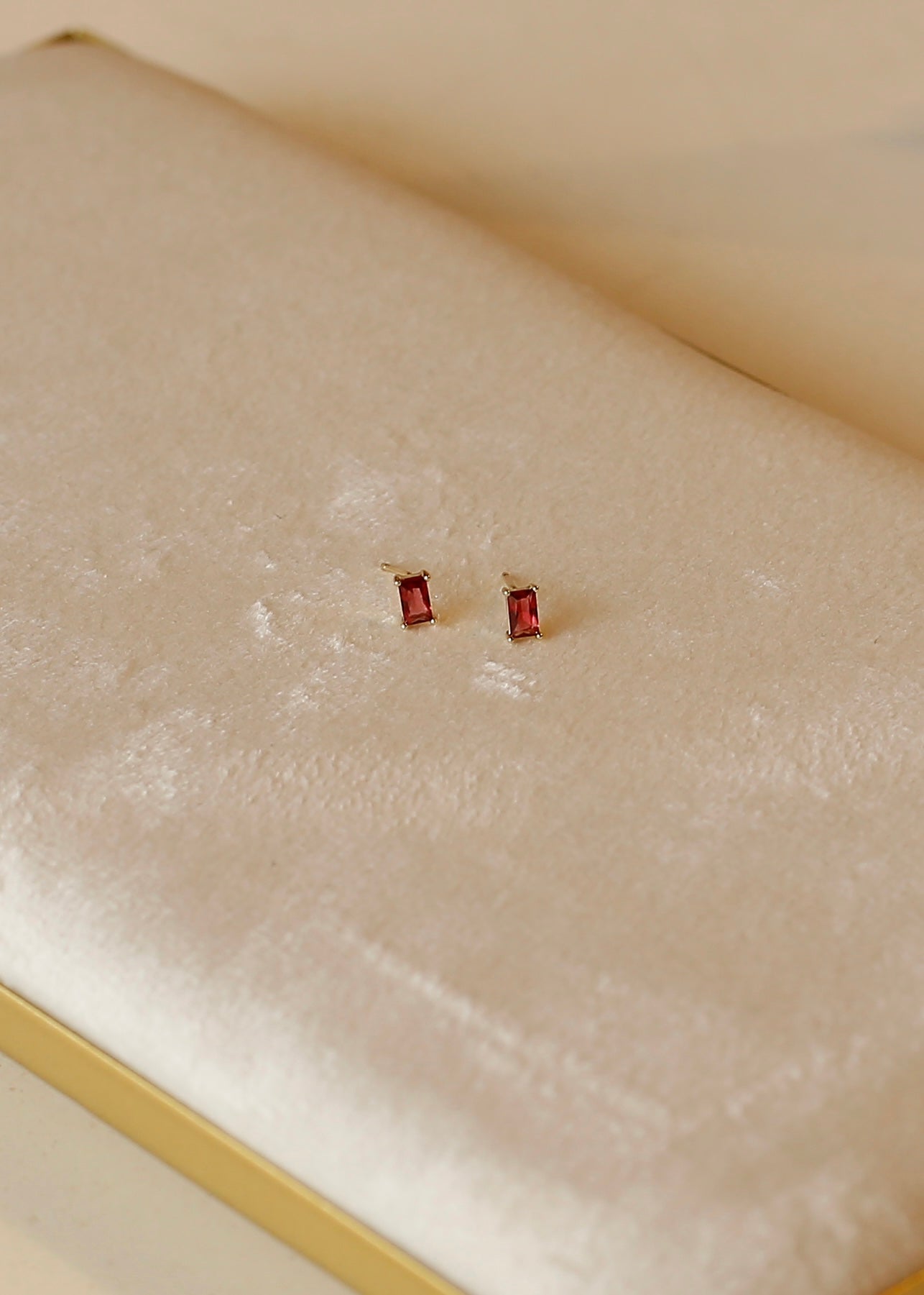 BIRTHSTONE SQUARE studs